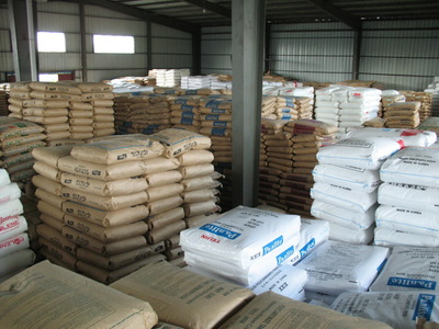 通用塑料與工程塑膠原料 特性對比與應用解析